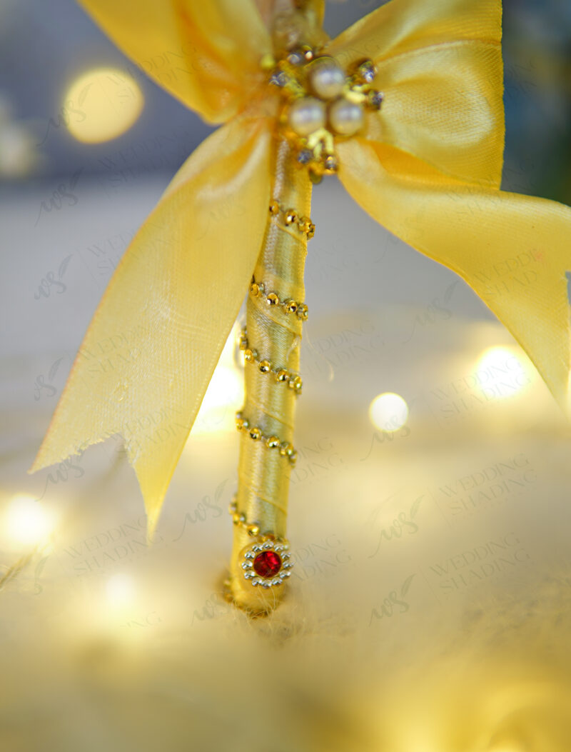 White feather nikkah pen with golden crystal star handle full view